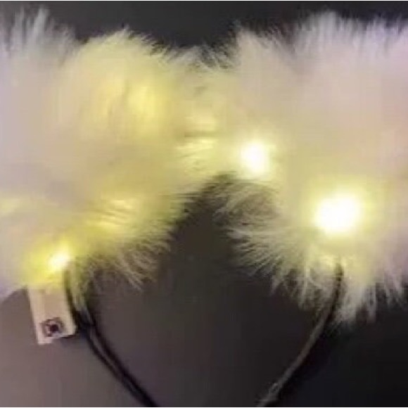 LED Faux Fur Fox Ears - Picture 6 of 10